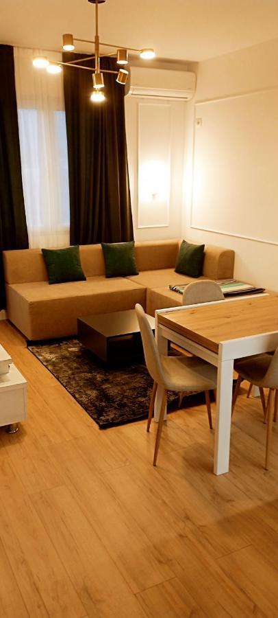 Old Train Apartment Tiranë Luaran gambar
