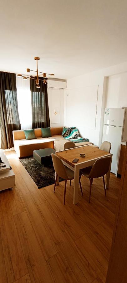 Old Train Apartment Tiranë Luaran gambar