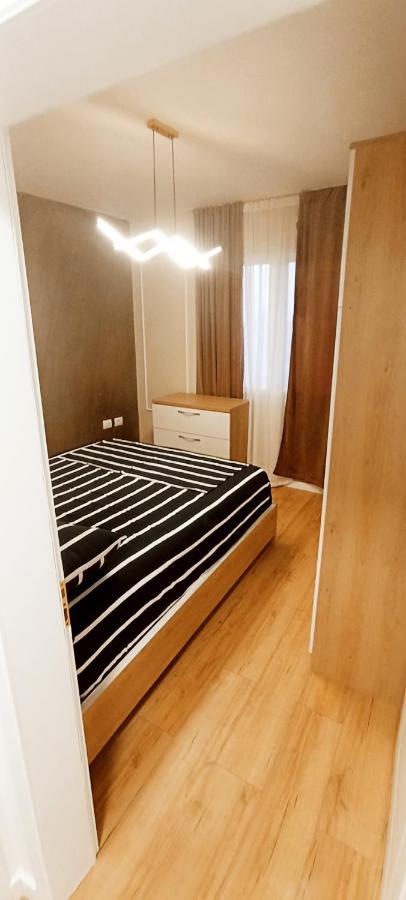 Old Train Apartment Tiranë Luaran gambar